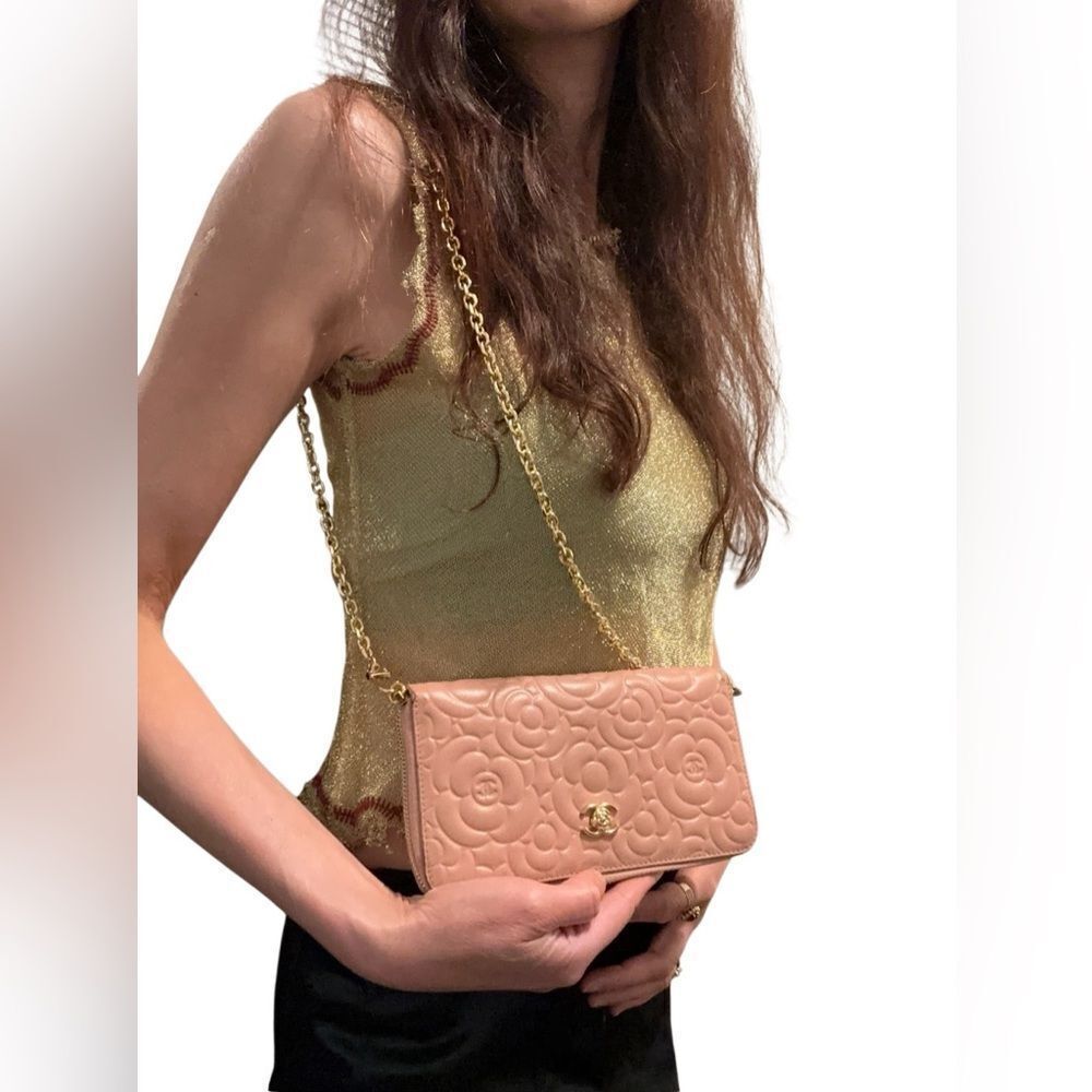Chanel Tan Leather Embossed Clutch with Gold Turn-Lock logo - Picture 2 of 9
